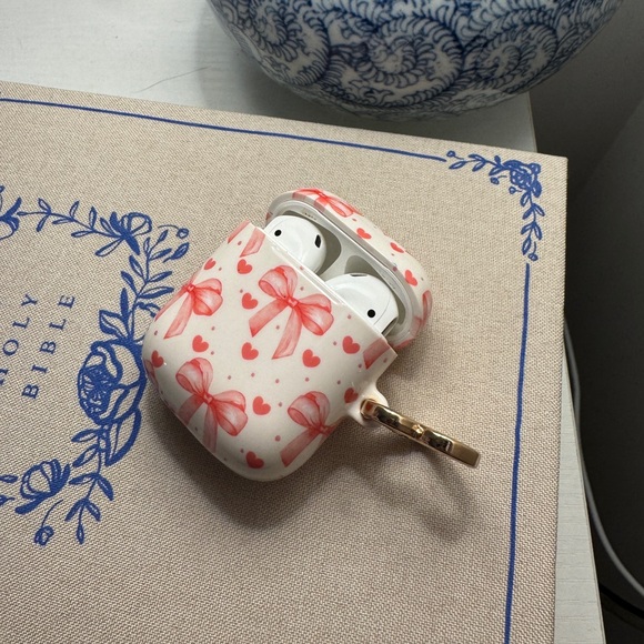 Apple Earbud Headphones with Pink Bow Design